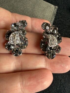 Signed Weiss Smoky Gray Clip On Earrings SEE VIDEO!